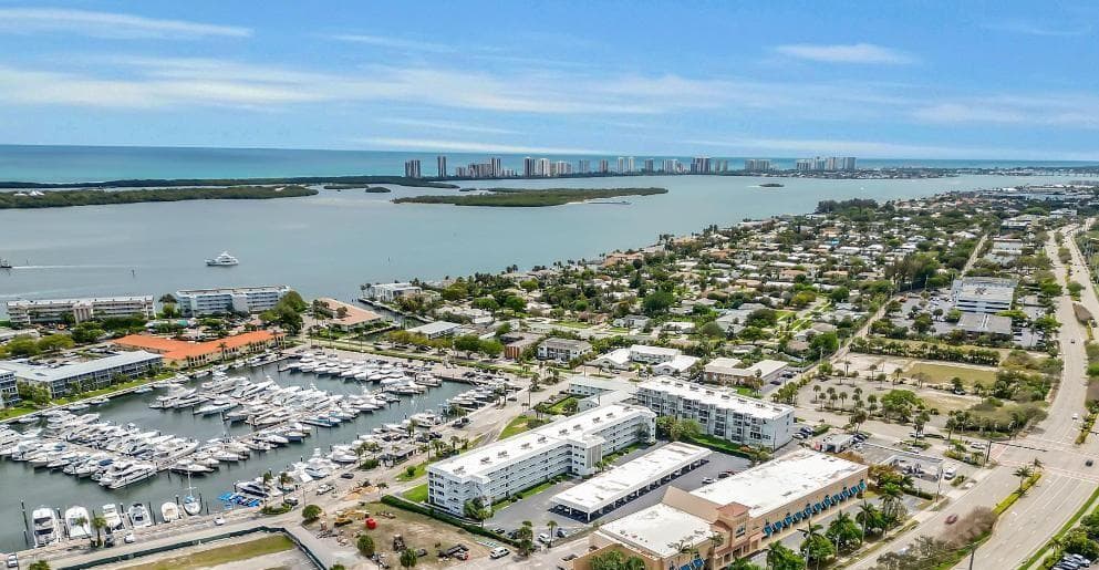 907 Marina Drive 401 photo 2