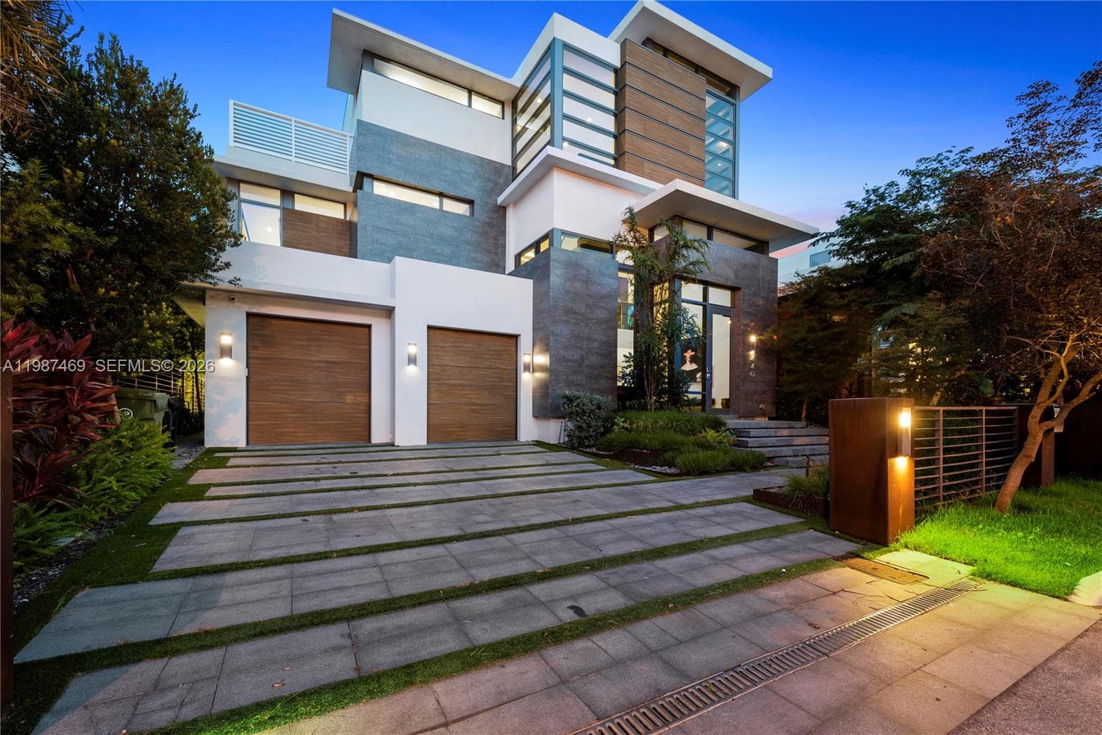 440 Mola Ave 2