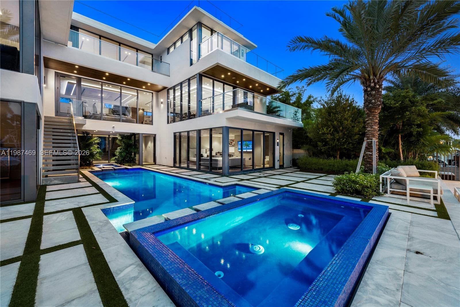440 Mola Ave 3