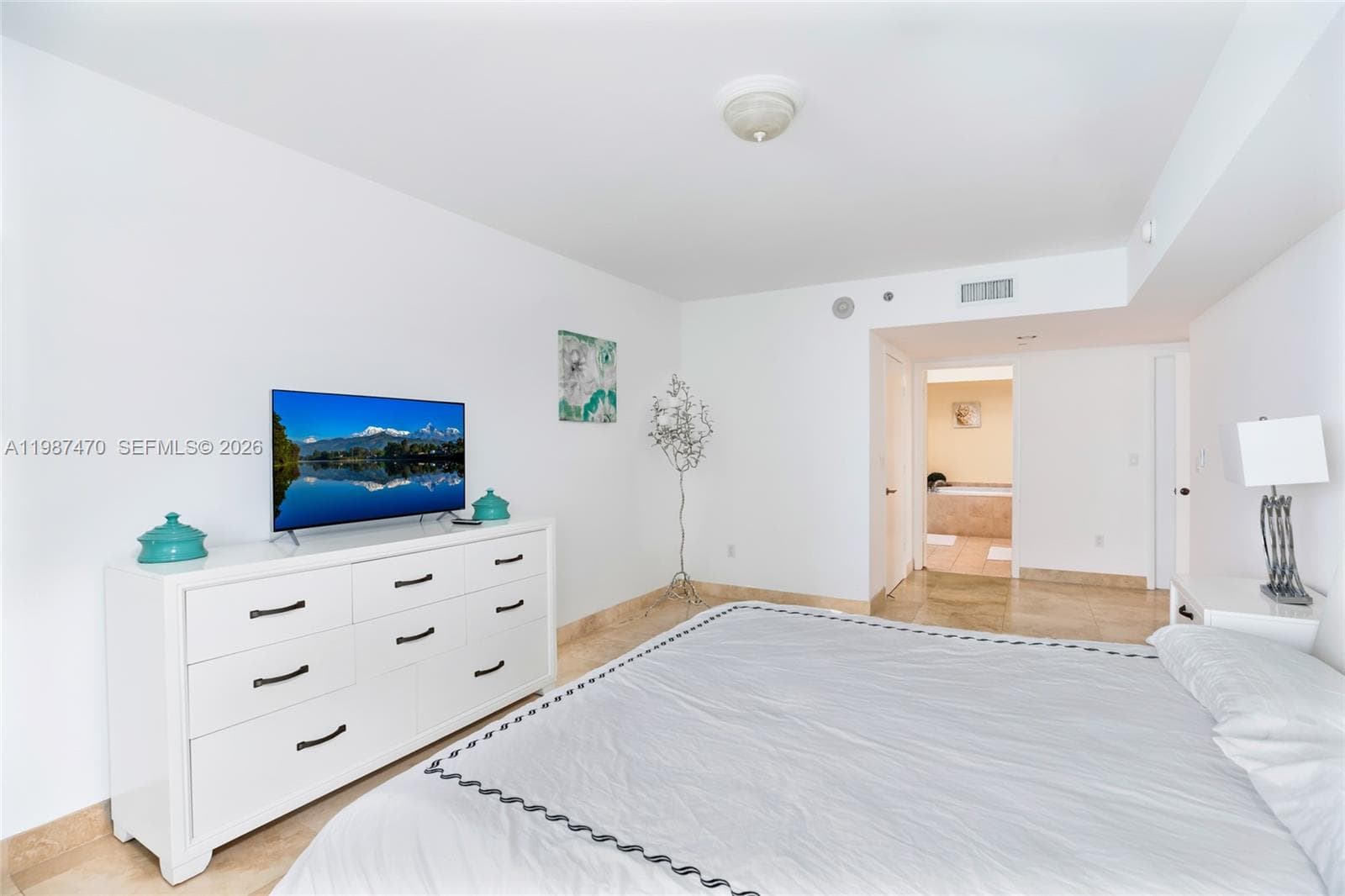 1830 Ocean Dr 2808 photo 10