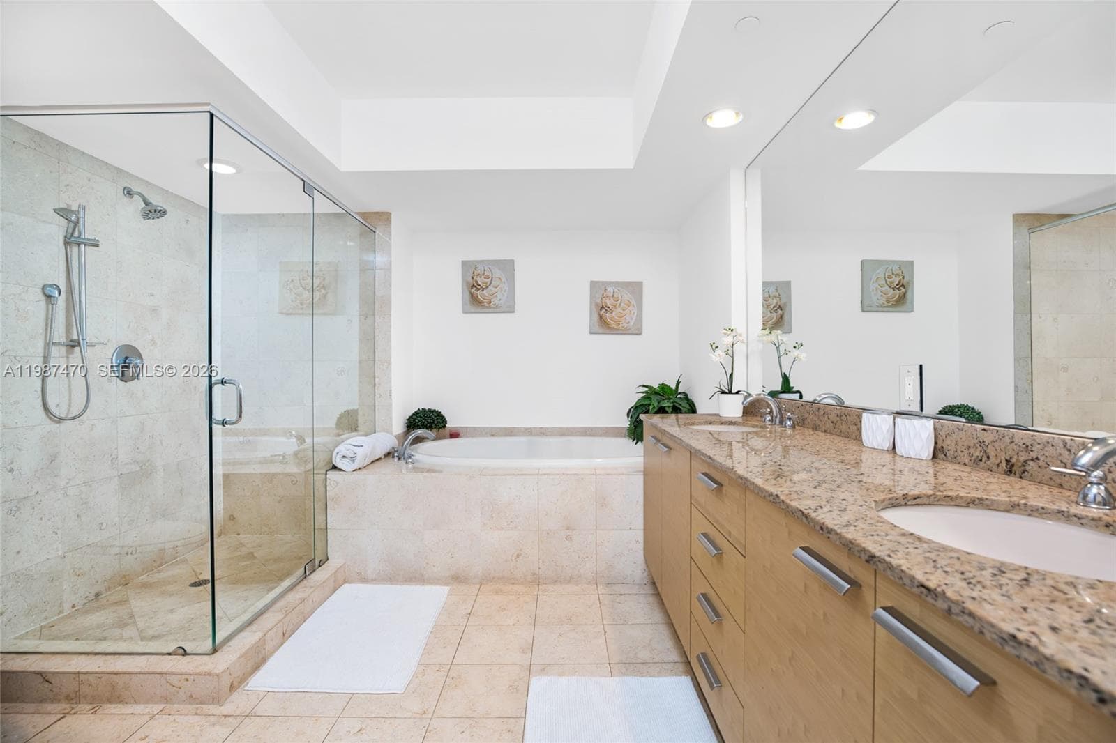 1830 Ocean Dr 2808 photo 11