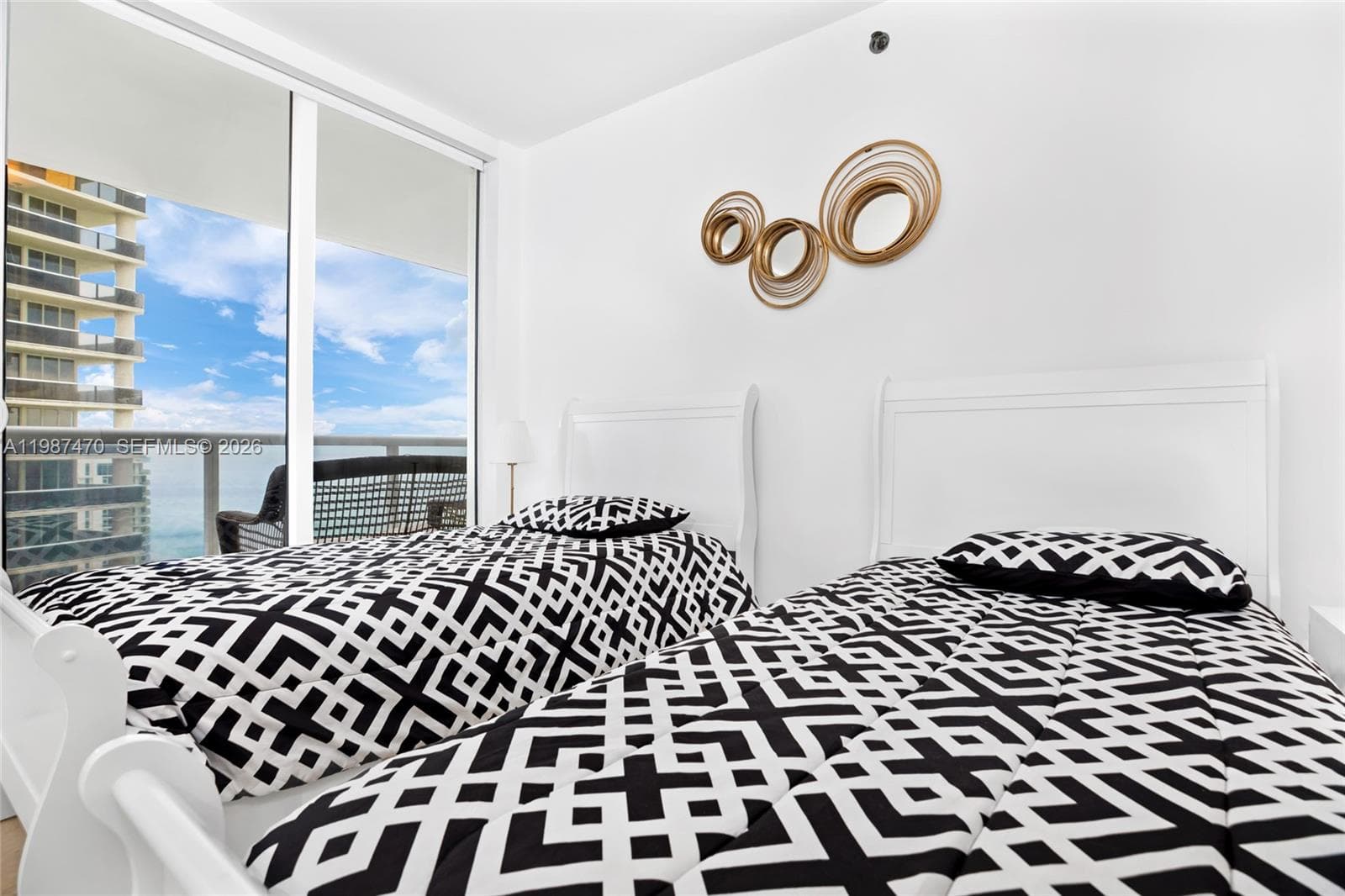 1830 Ocean Dr 2808 photo 8