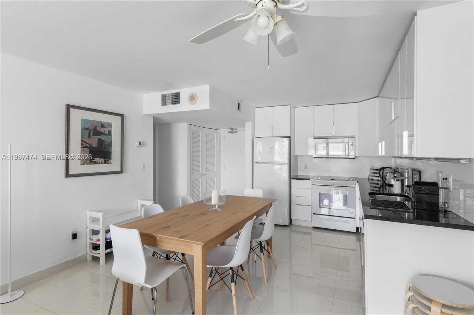345 Ocean Dr 607 photo 2