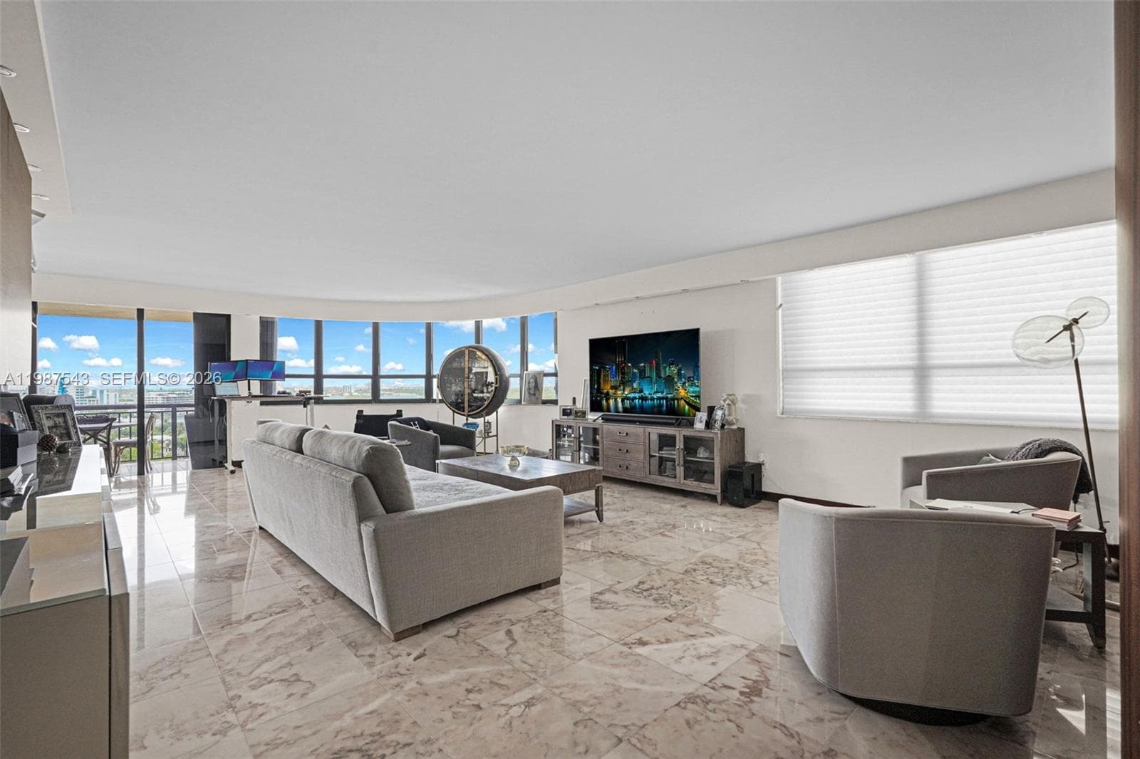 10175 Collins Ave 1207 photo 2