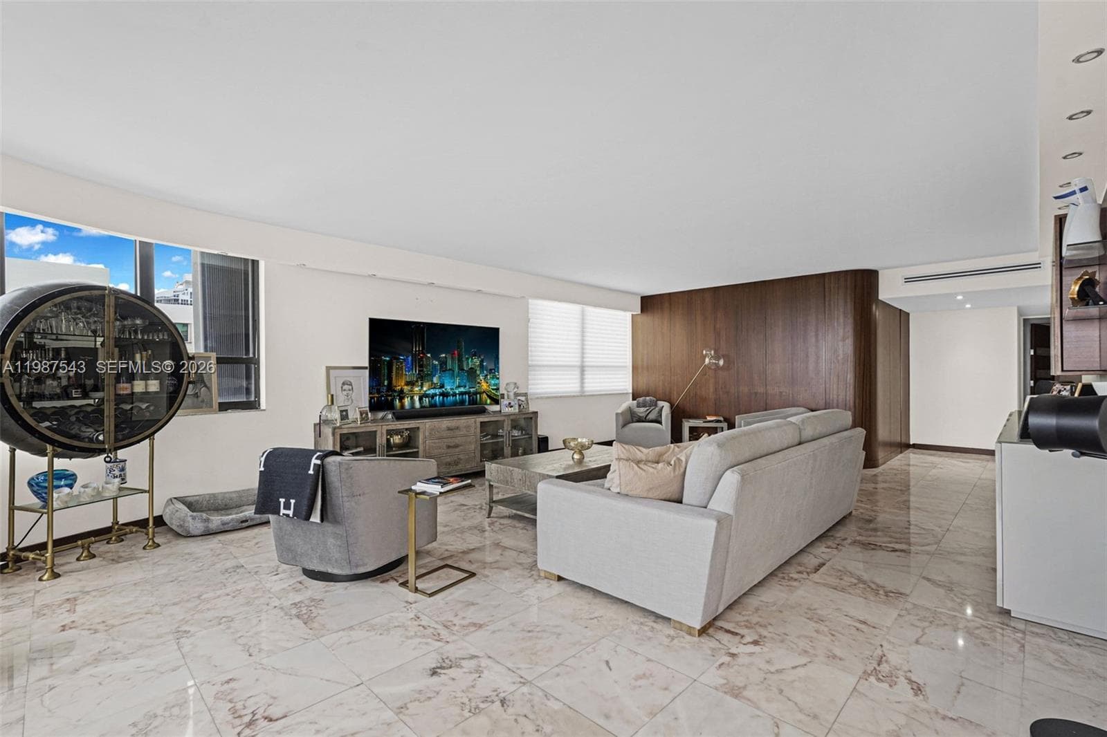 10175 Collins Ave 1207 photo 3