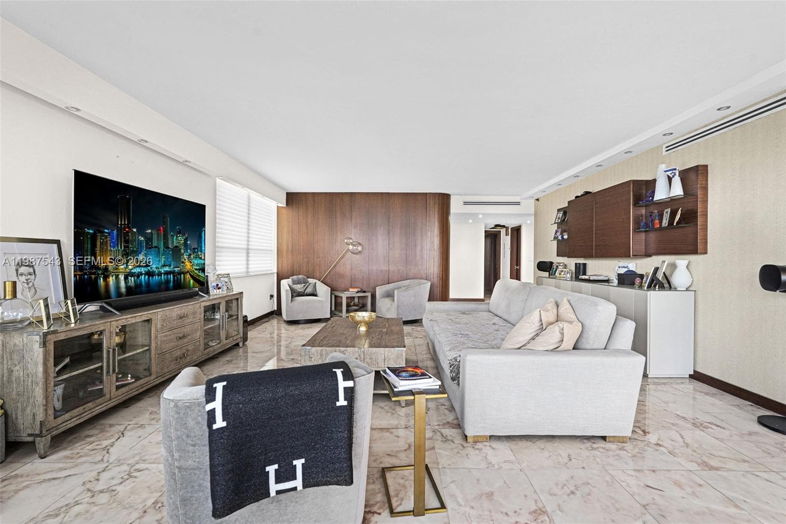 10175 Collins Ave 1207 photo 4