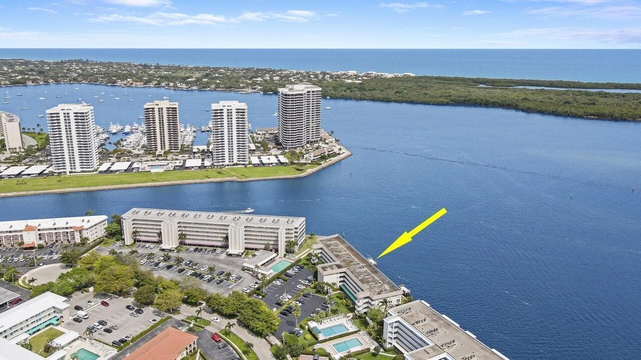 52 Yacht Club Drive 402 photo 3