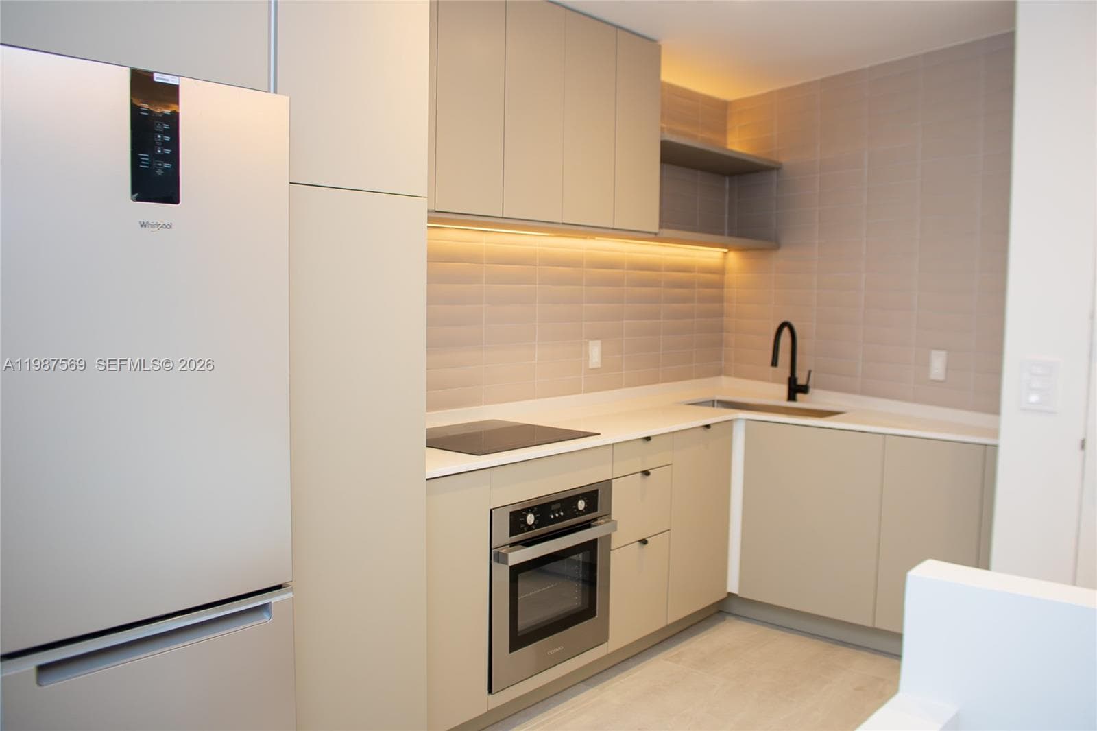 2899 Collins Ave 1422 photo 3