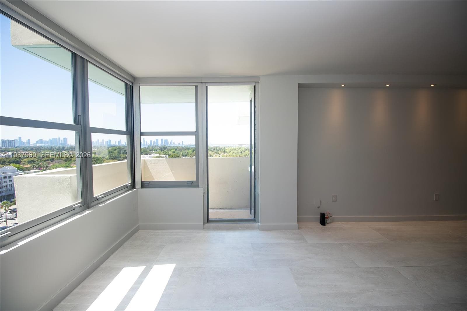 2899 Collins Ave 1422 photo 9