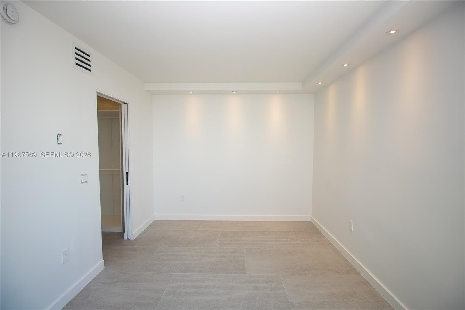 2899 Collins Ave 1422 photo 10