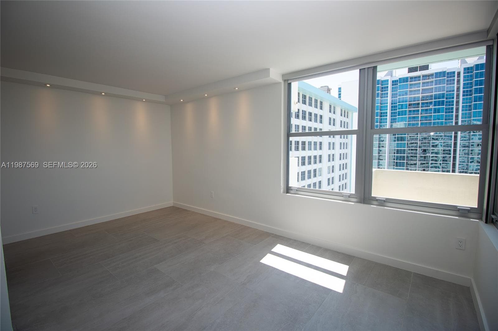 2899 Collins Ave 1422 photo 11