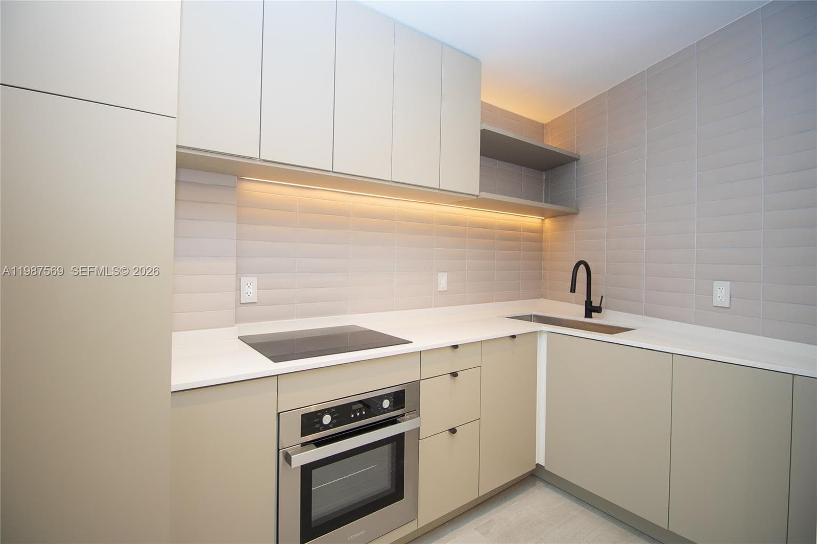 2899 Collins Ave 1422 photo 4