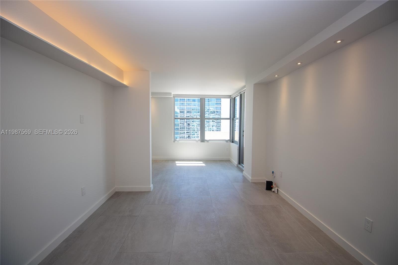 2899 Collins Ave 1422 photo 8
