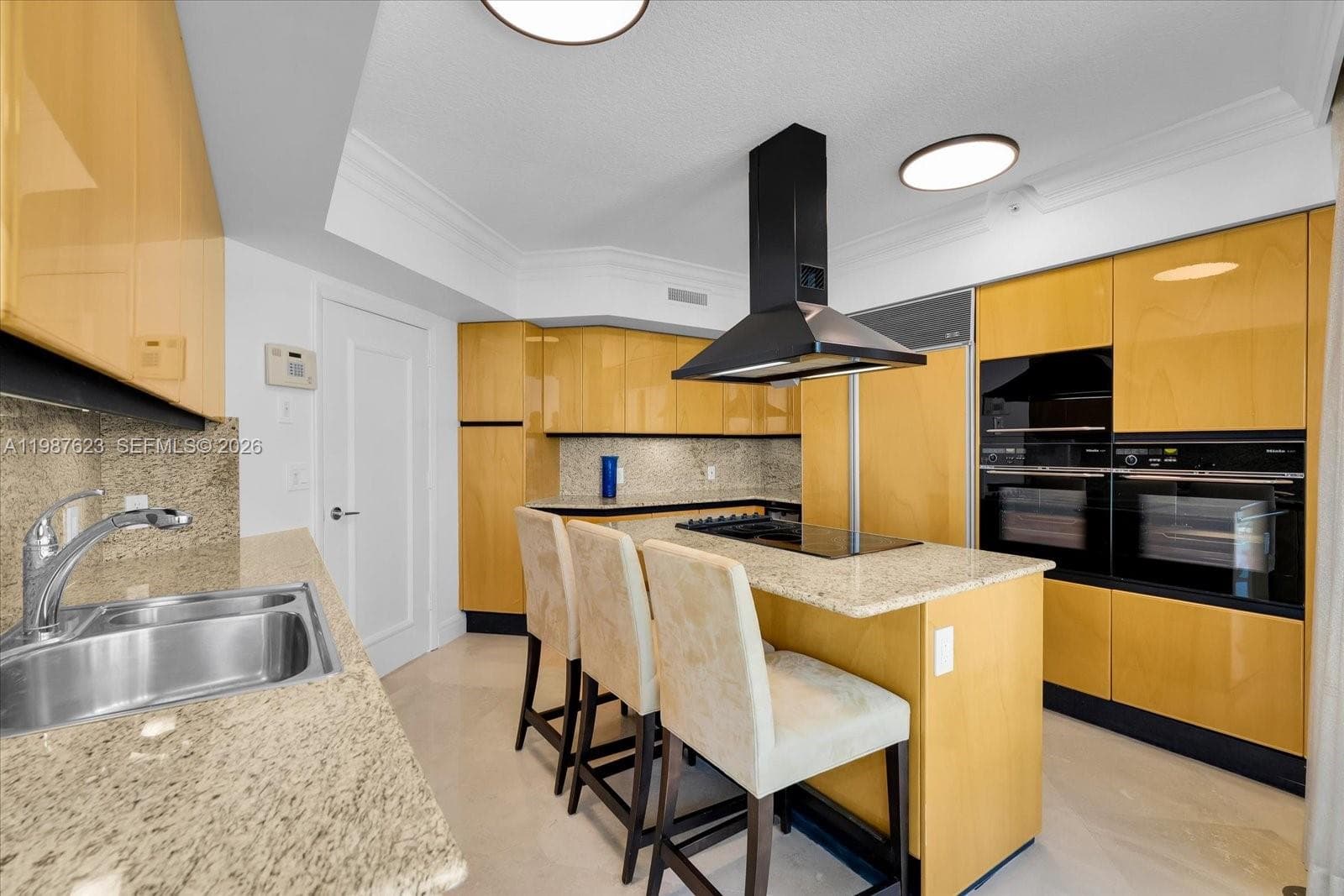 1455 Ocean Dr 909 photo 8