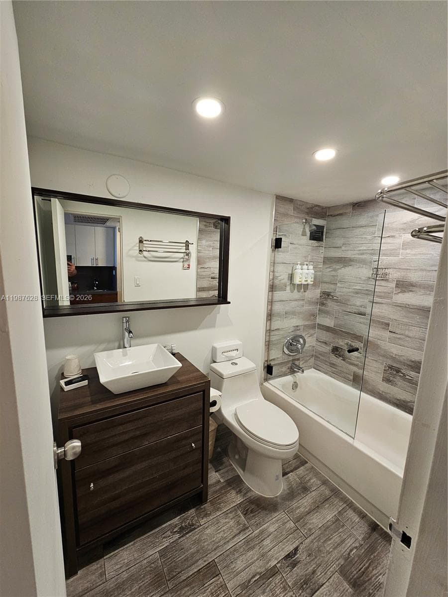19201 Collins Ave 348 photo 3