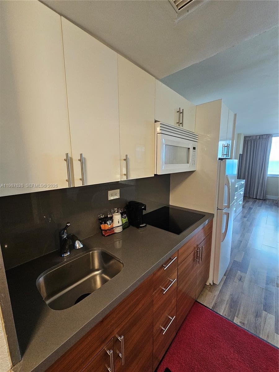 19201 Collins Ave 348 photo 5