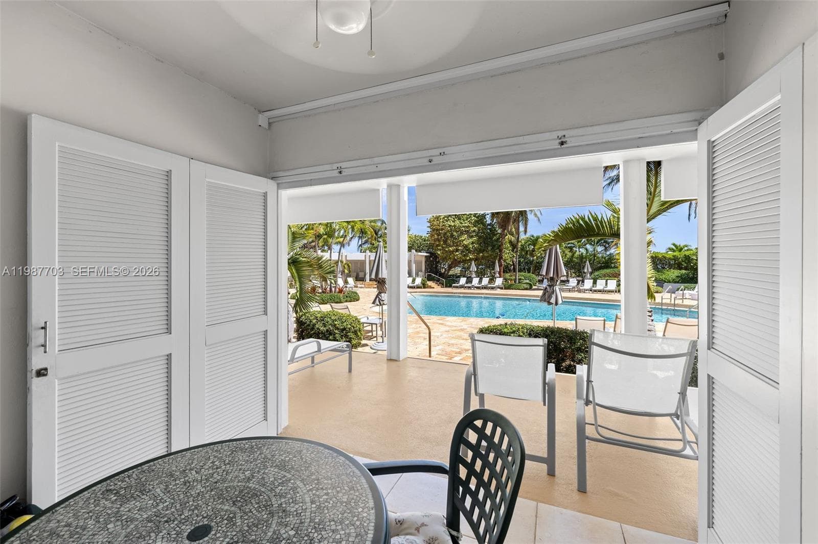 5055 Collins Ave CAB14 photo 2