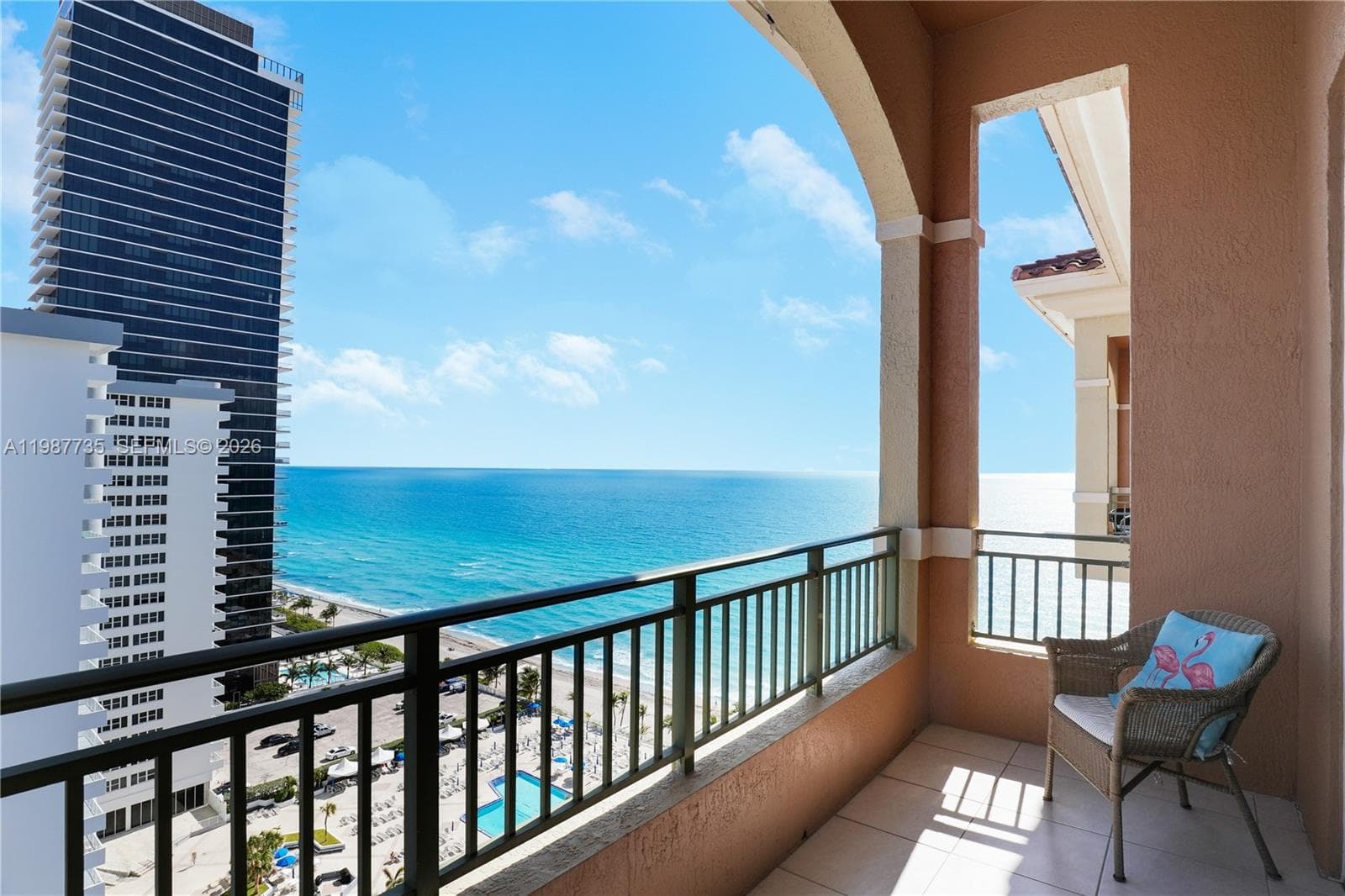 2080 Ocean Dr PH4 photo 2