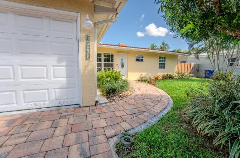 1625 SW 5th Court photo 5