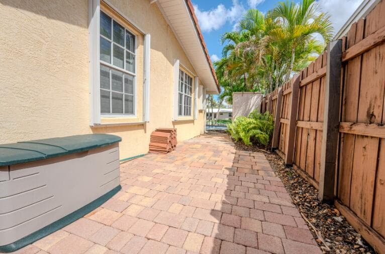 1625 SW 5th Court photo 14