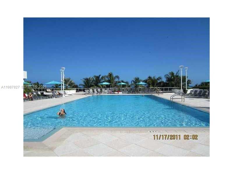 100 LINCOLN RD 1024 photo 1