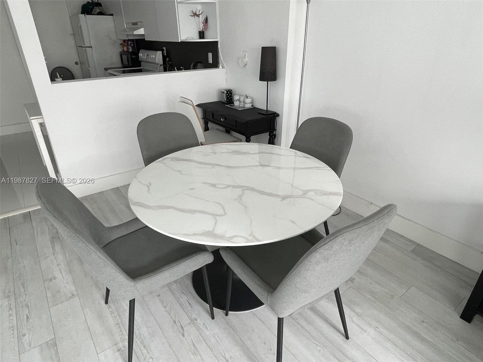 100 LINCOLN RD 1024 photo 9