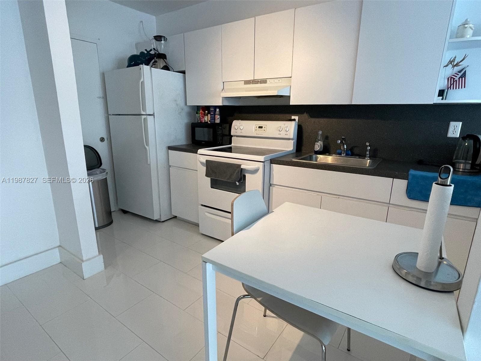 100 LINCOLN RD 1024 photo 10