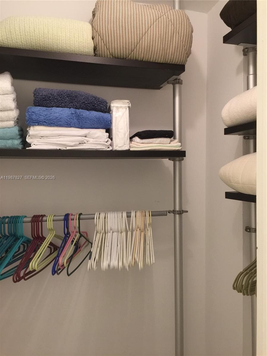 100 LINCOLN RD 1024 photo 14