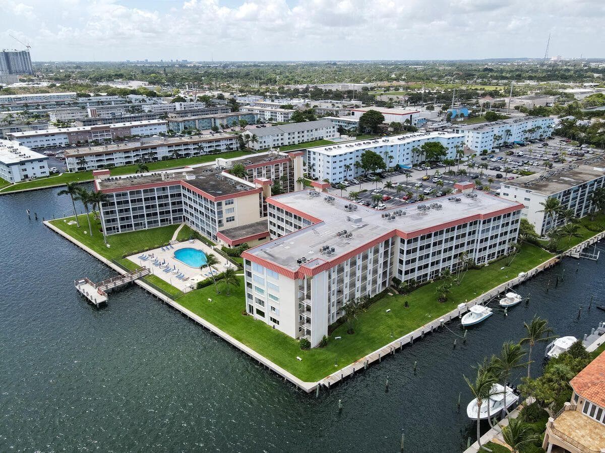100 Paradise Harbour Boulevard 212 photo 3