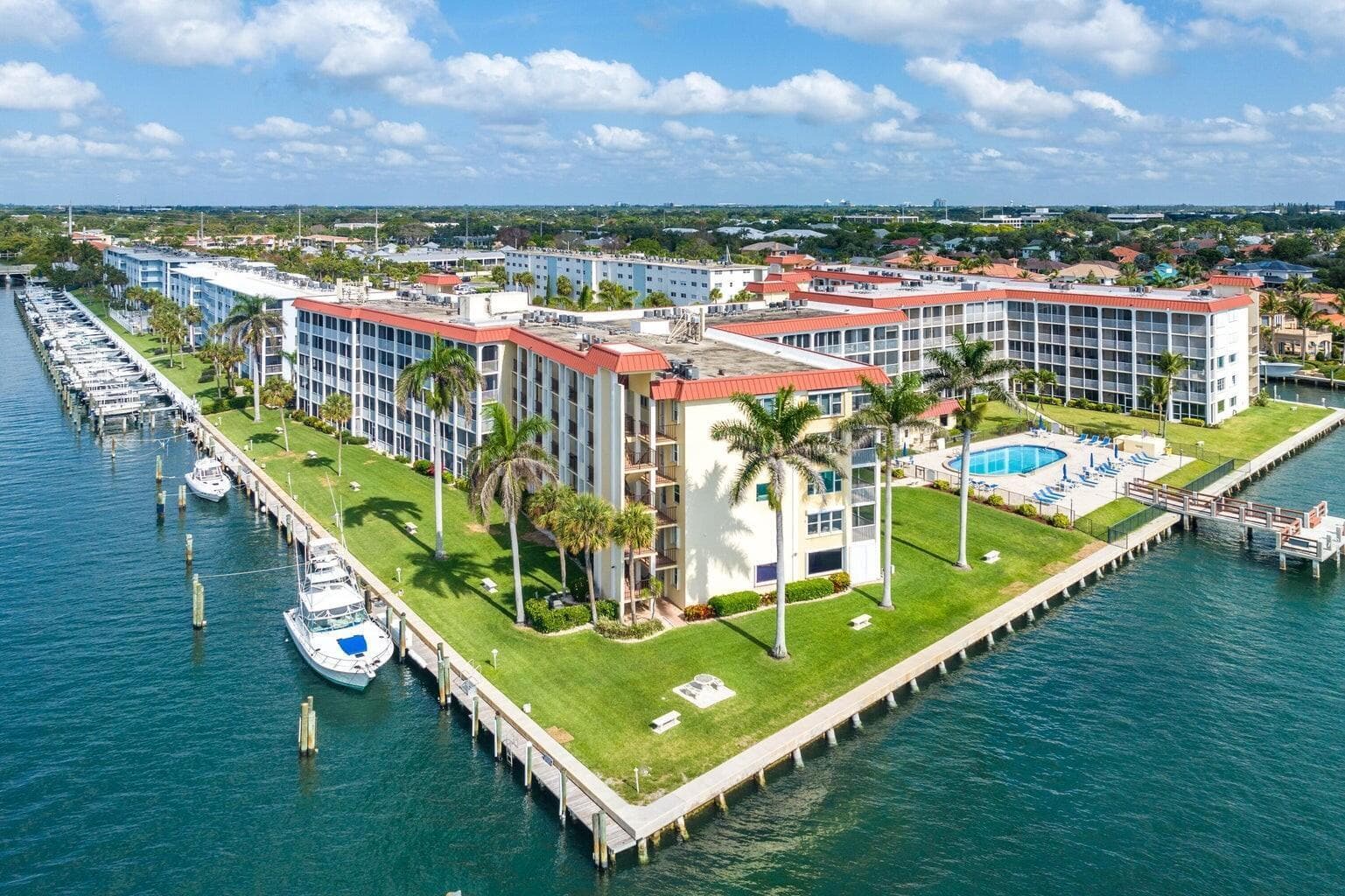 100 Paradise Harbour Boulevard 212 photo 4