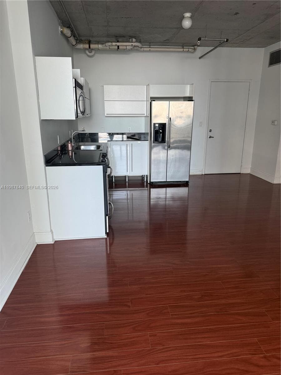 690 1st Ct 2330 photo 2