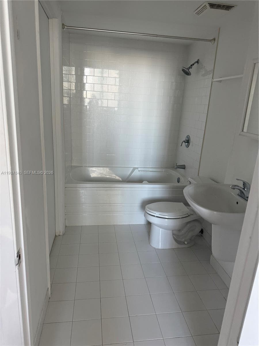 690 1st Ct 2330 photo 6