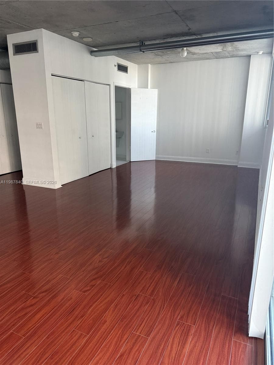 690 1st Ct 2330 photo 3