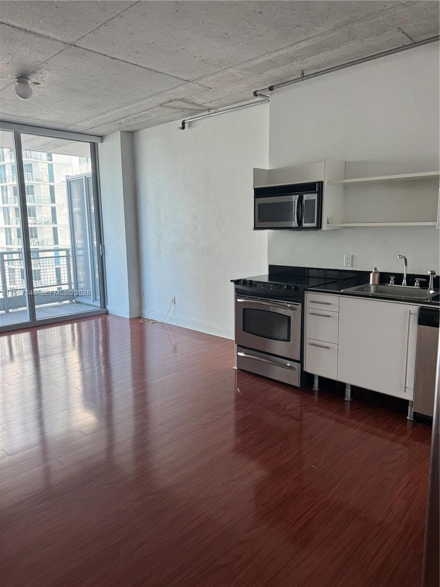 690 1st Ct 2330 photo 1