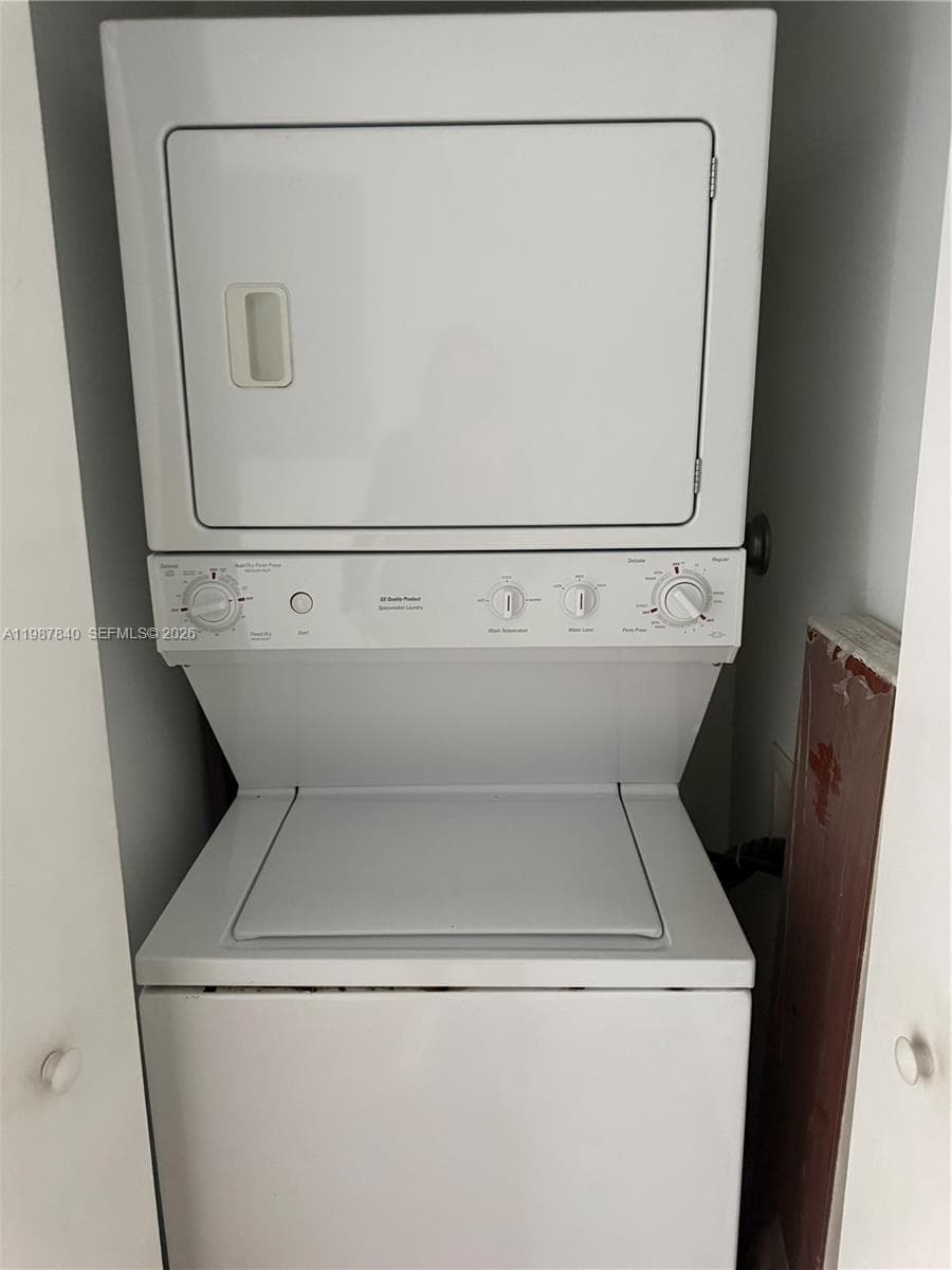 690 1st Ct 2330 photo 9