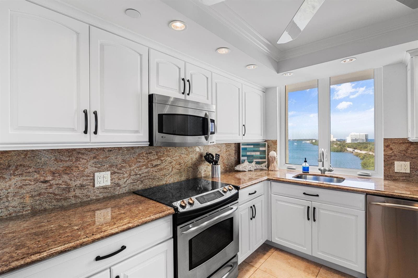 375 S Beach Road 802 photo 14