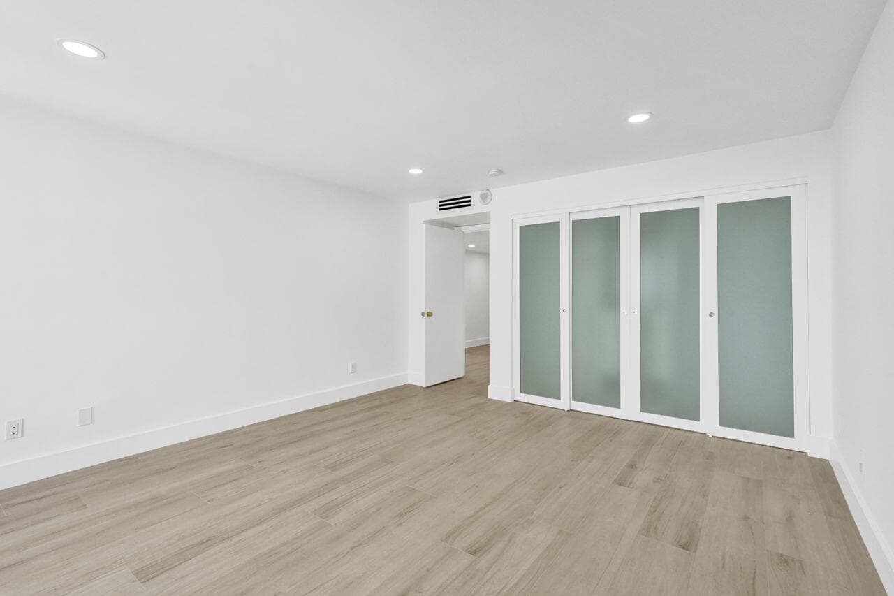 108 Lakeshore Drive 1041 photo 23