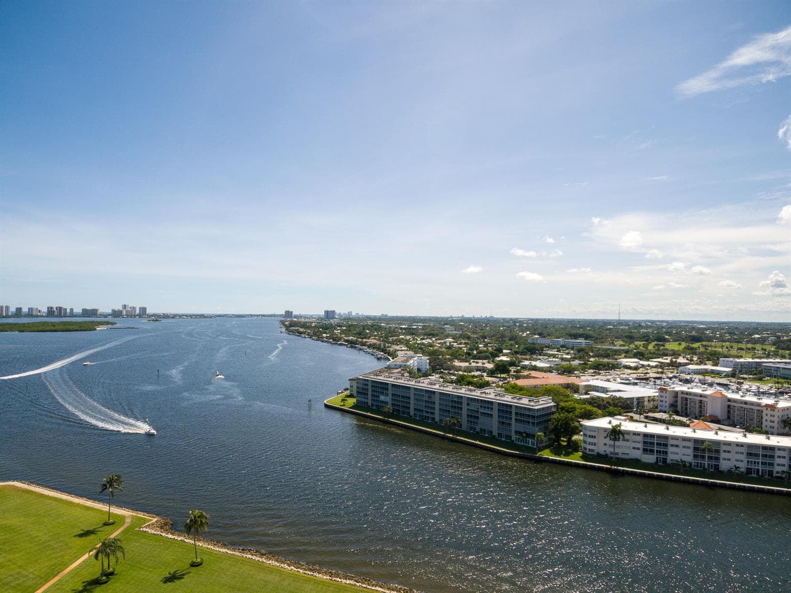 108 Lakeshore Drive 1041 photo 2