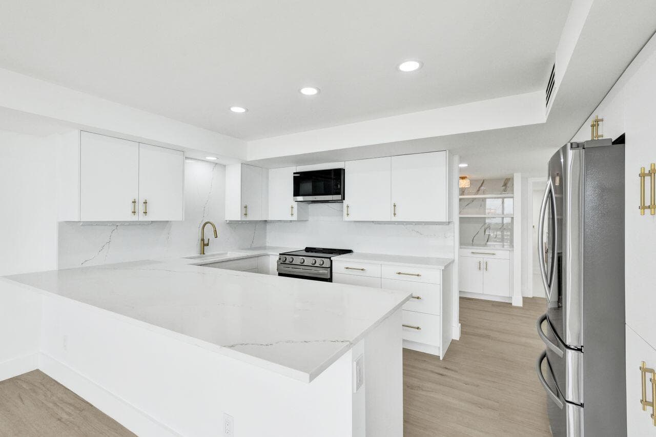 108 Lakeshore Drive 1041 photo 7