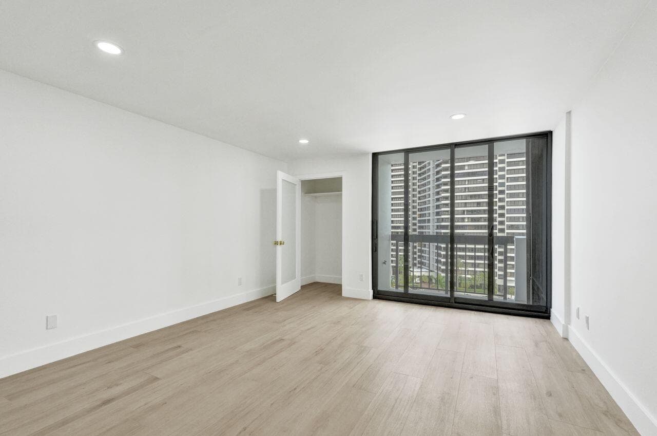 108 Lakeshore Drive 1041 photo 24