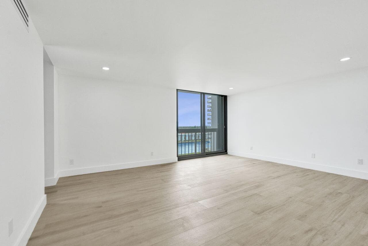 108 Lakeshore Drive 1041 photo 18