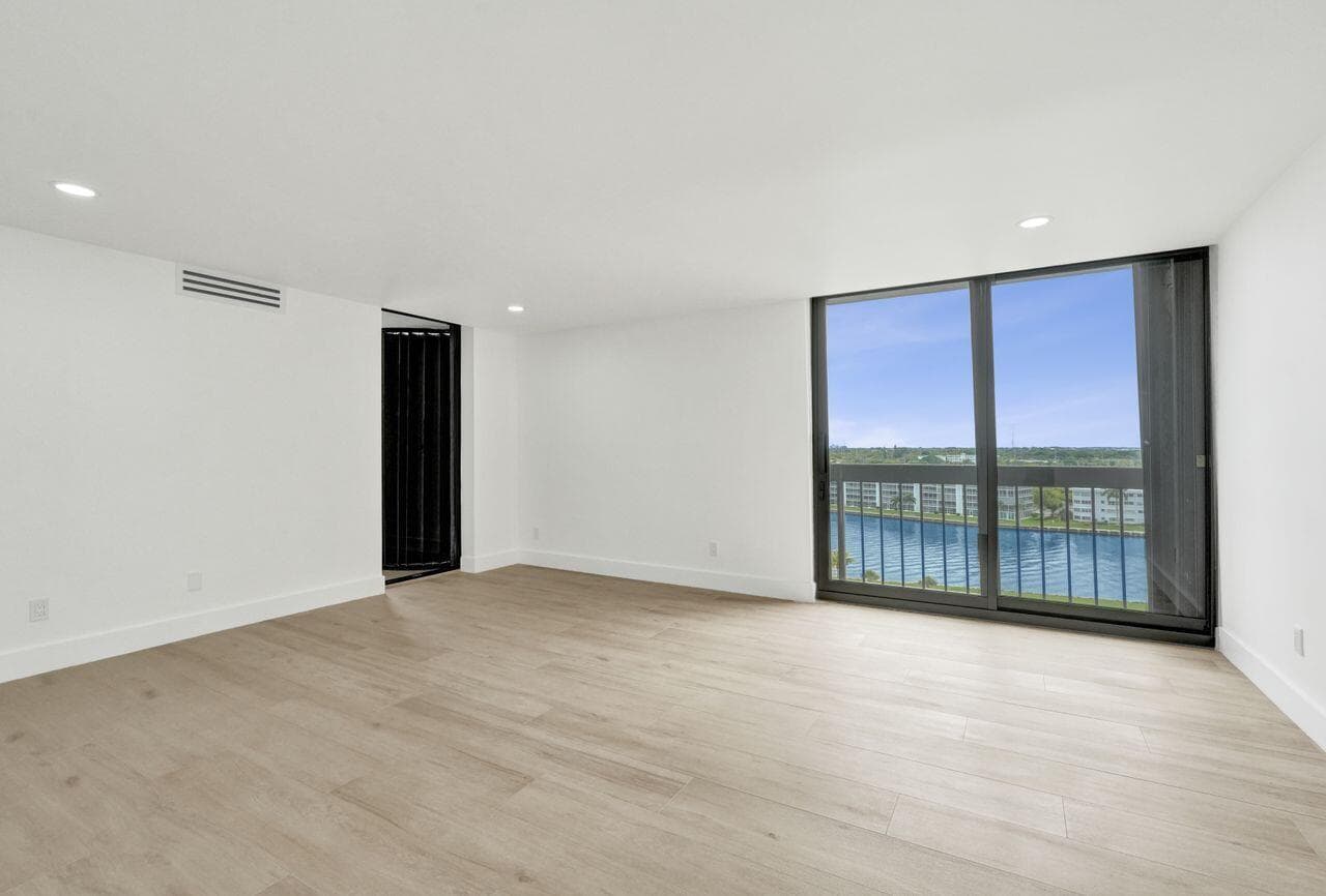 108 Lakeshore Drive 1041 photo 19