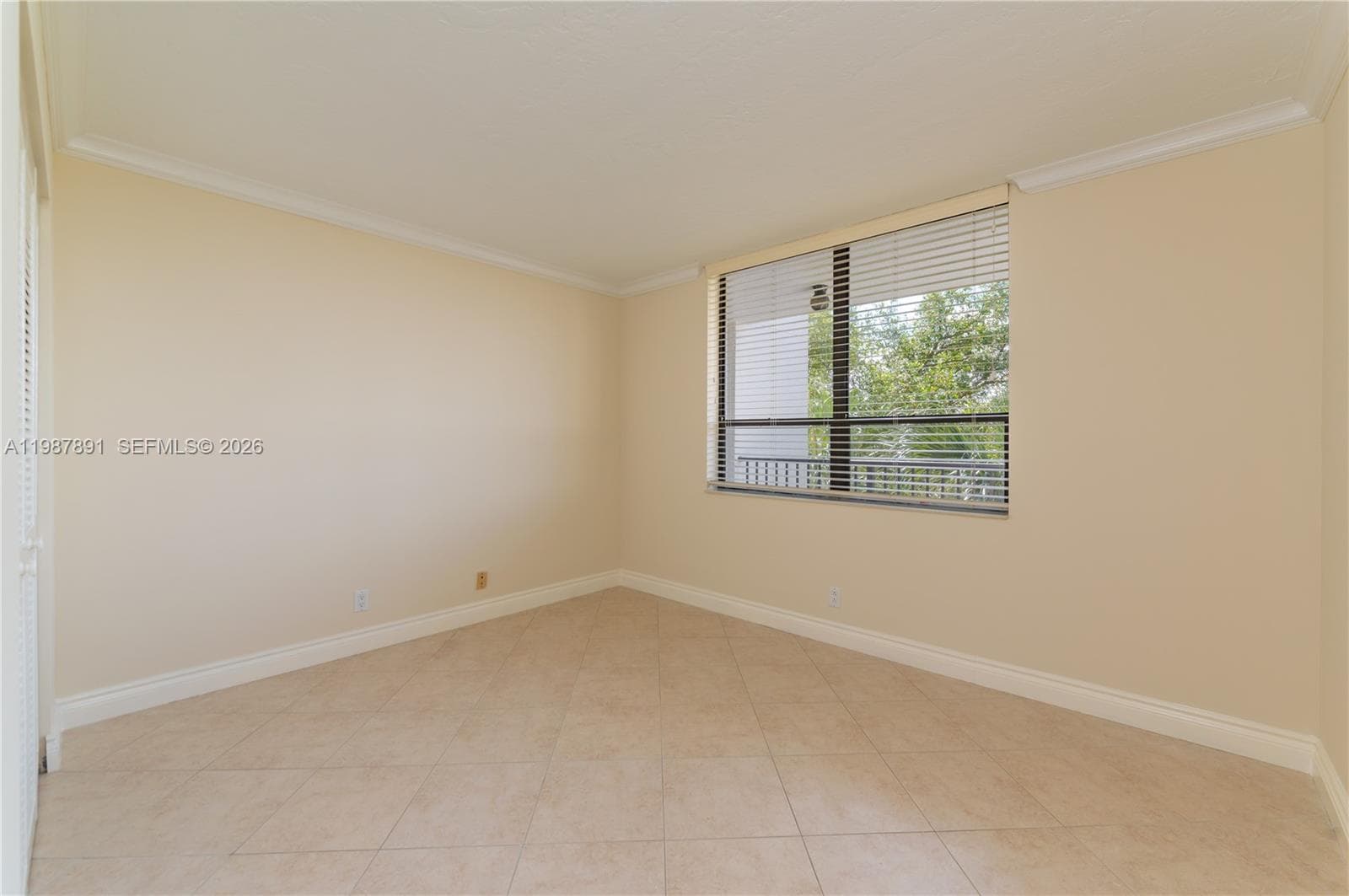 545 12th St 305 photo 2