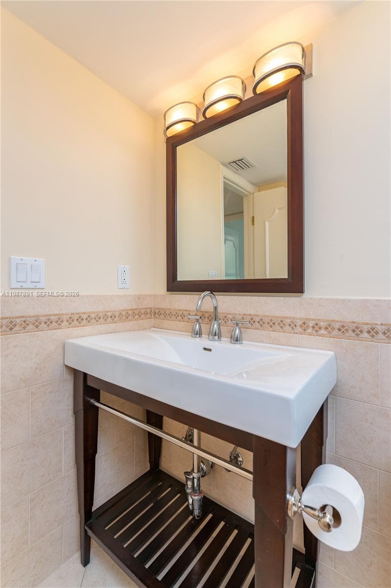 545 12th St 305 photo 4