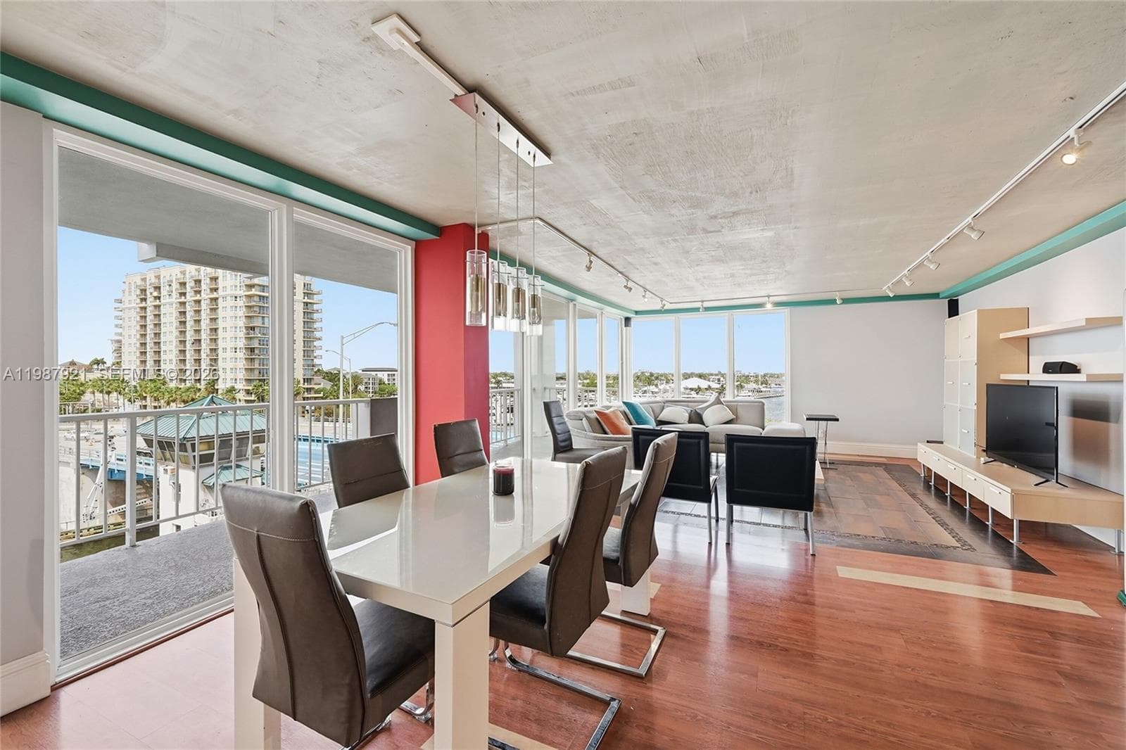 2800 Sunrise Blvd 4