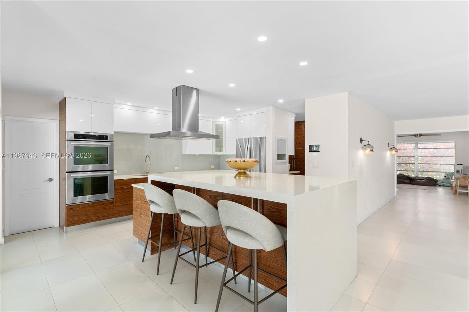1525 Diplomat Pkwy 4