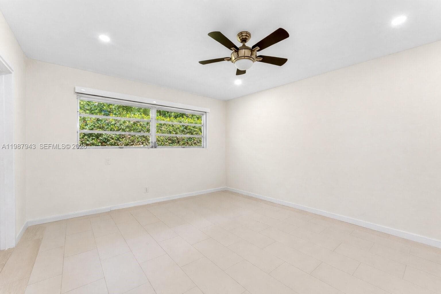 1525 Diplomat Pkwy photo 21