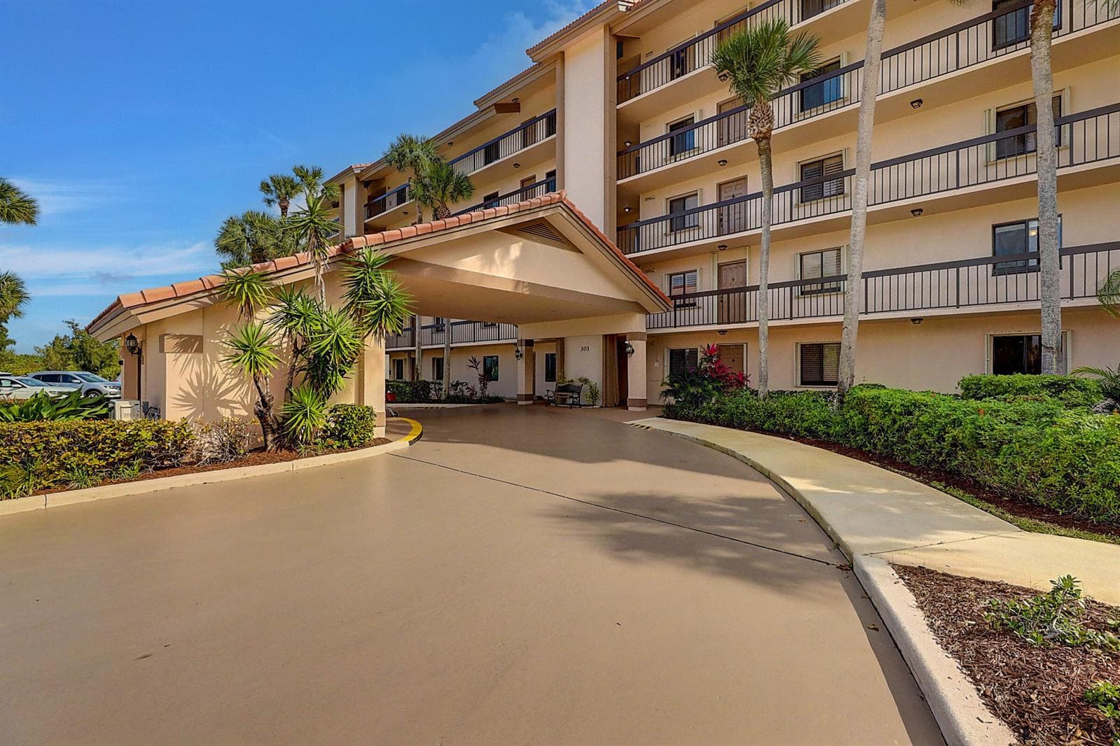 301 Ocean Bluffs Boulevard 5040 photo 23