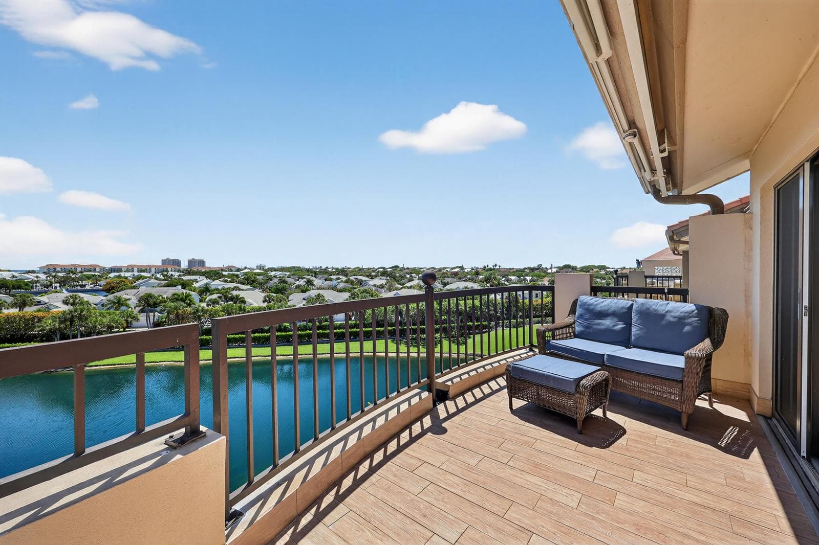 301 Ocean Bluffs Boulevard 5040 photo 3
