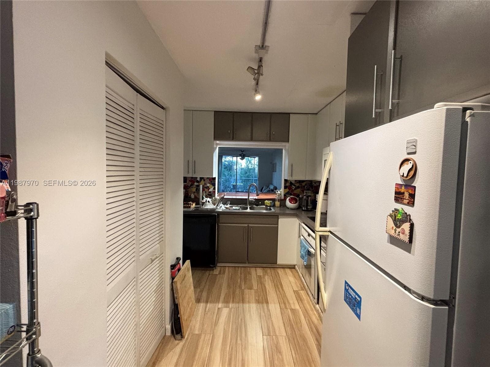 3660 NE 166th St 415 photo 10